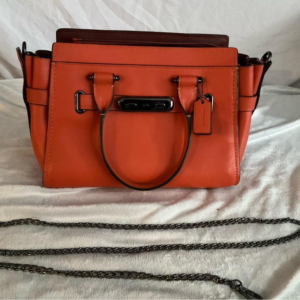 Coach swagger 27 in Orange pebbled leather